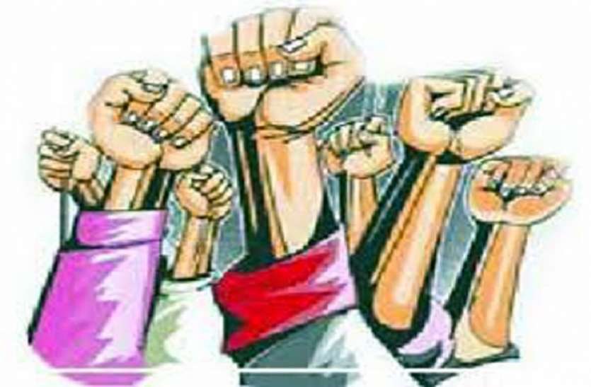protest आयुध कारखानों के निजीकरण के खिलाफ दूसरे दिन भी प्रदर्शन