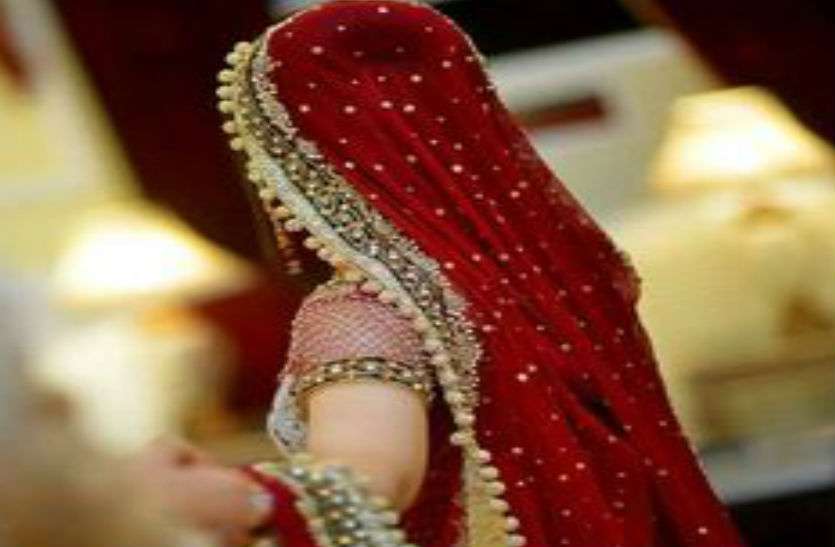 Bal Vivah Stopped By Administration - यहां 'बालिका' को बना रहे थे 'वधु