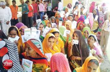 Women voted more than men in Banswara parliamentary constituency #LokSabhaElection2019 : वागड़ में आधी आबादी ने निभाई पूरी जिम्मेदारी, महिलाओं ने वोट डालने में पुरुषों को पीछे छोड़ा