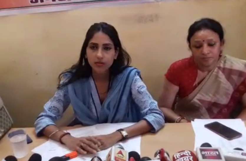 Aditi Singh अदिति सिंह का स्मृति ईरानी पर बड़ा हमला, इस बड़े घोटाले को किया उजागर, की इस्तीफा देने की मांग