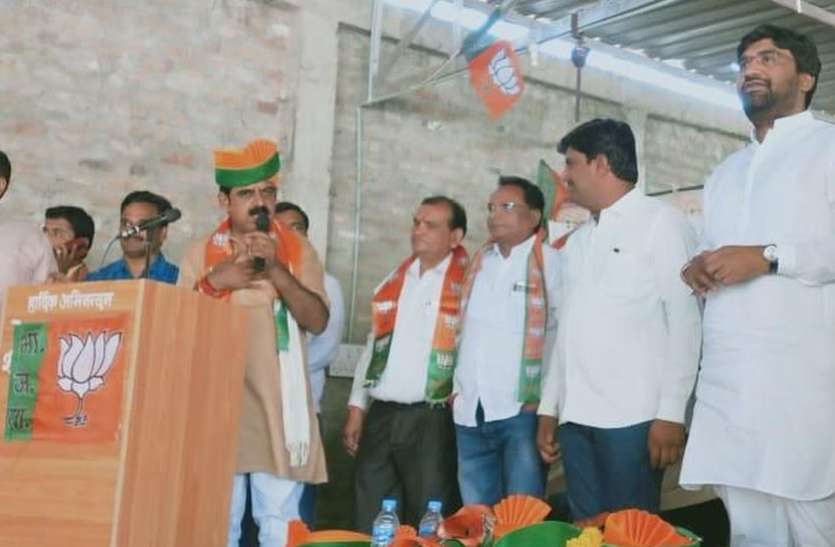 bjp miting Lok Sabha Elections 2019 : पूर्व विधायक ने बनाई दूरी... दूसरे सोनकर ने संभाला मैदान