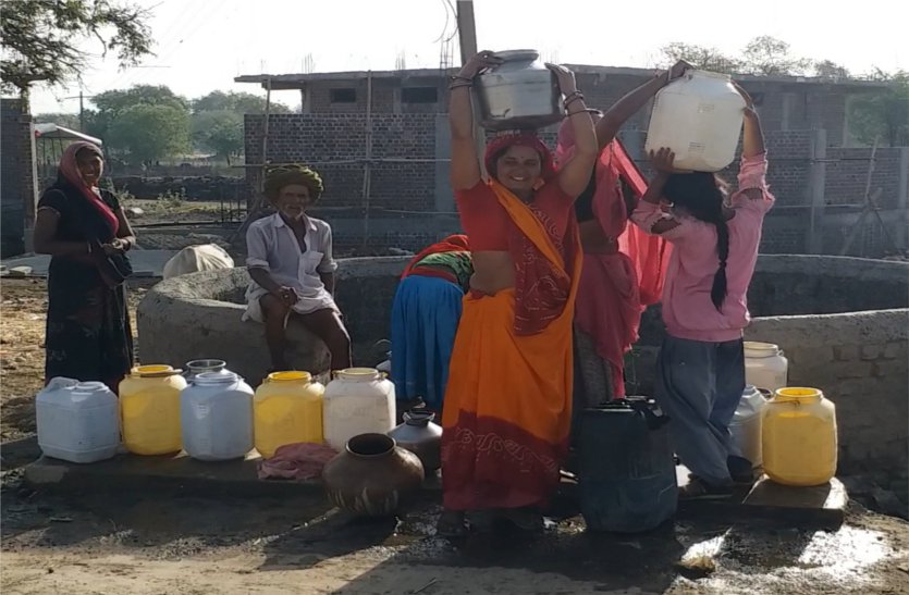 patrika आखिर क्यों इस चुनावी गर्मी में भी लोग पानी के लिए हो रहे परेशान