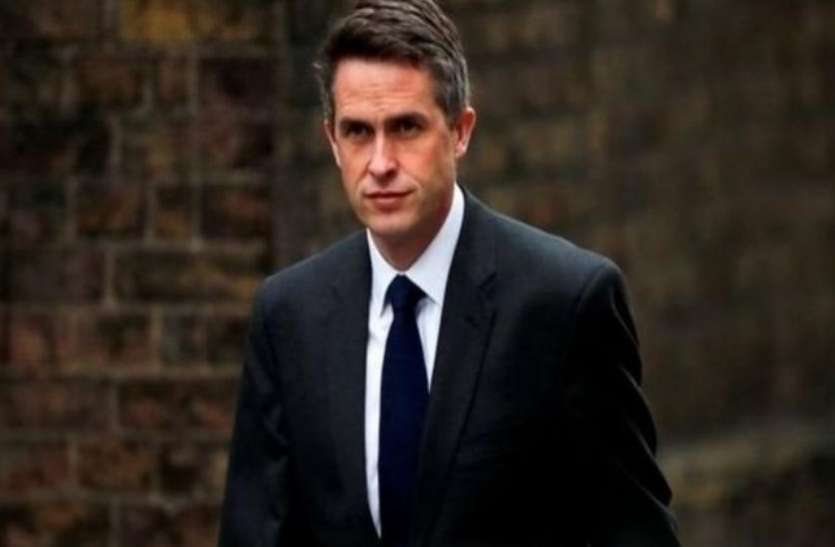 britain ब्रिटेन के रक्षा मंत्री विलियमसन बर्खास्त, अहम जानकारी लीक करने का आरोप