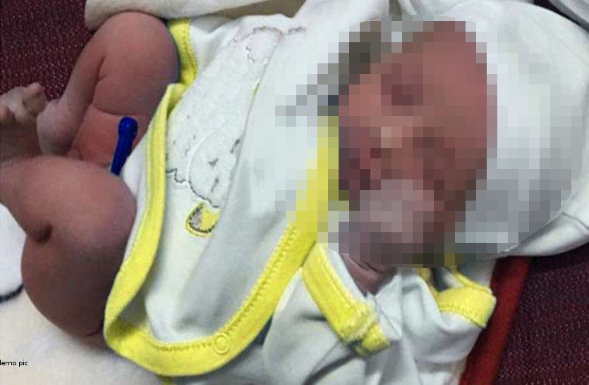 new born हॉस्पिटल में डॉक्टर नहीं थे मौजूद तो नर्सों ने कराई महिला की डिलीवरी, लापरवाही से नवजात की मौत