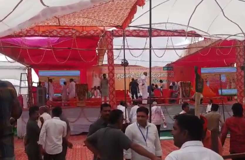 Yogi Adityanath डिप्टी सीएम केशव प्रसाद मौर्य का स्वागत करने पहुंचे भासपा विधायक को भाजपाइयों ने खदेड़ा, हुआ बवाल