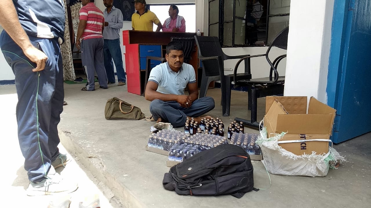 Drug Containers were taking the bike बाइक से ले जा रहे थे नशीली दवा की खेप