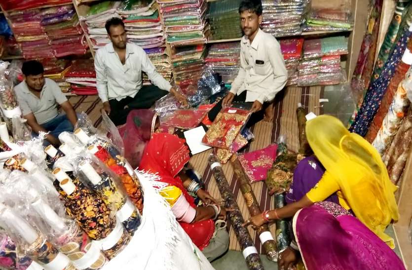 Wedding preparations आखातीज को लेकर गुलजार होने लगे बाजार