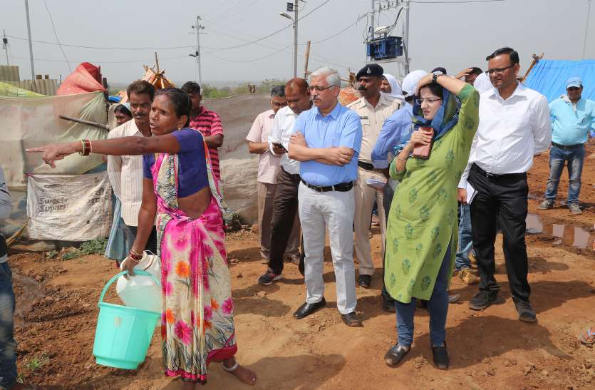 collector inspecting the township पहाड़ी से हटे, अब गुंडे-बदमाश कर रहे परेशान