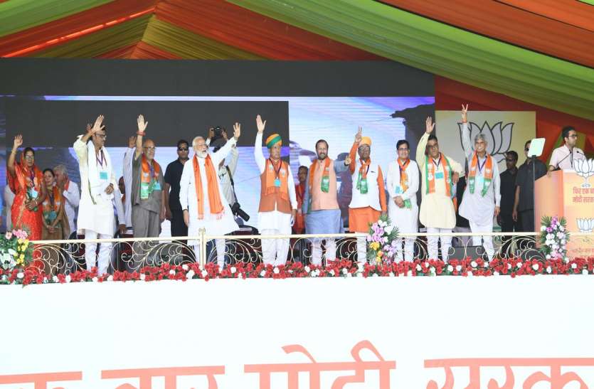 PM Modi Bikaner Visit पीएम मोदी बोले कांग्रेस पाकिस्तान जा रहे पानी को नहीं रोक सकी, वह आतंकवाद क्या रोकेगी