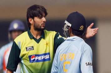 Shahid Afridi mock indian cricketer Gautam Gambhir in his biography गौतम गंभीर से था शाहिद अफरीदी का छत्तीस का आंकड़ा, जानें उनकी बायोग्राफी 'गेम चेंजर' की 10 बड़ी बातें