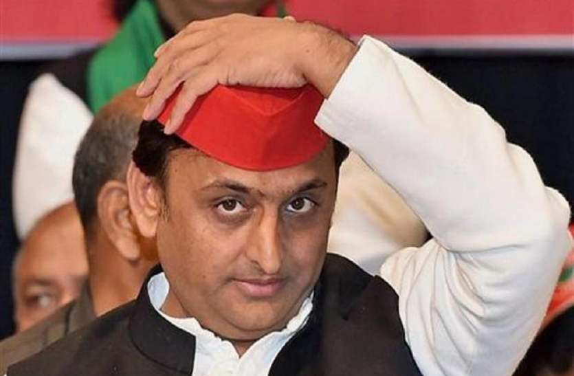 Akhilesh Yadav सपा का झंडा न लगाने पर भाजपा समर्थक को जमकर पीटा, पूर्व सपा विधायक समेत 12 पर FIR