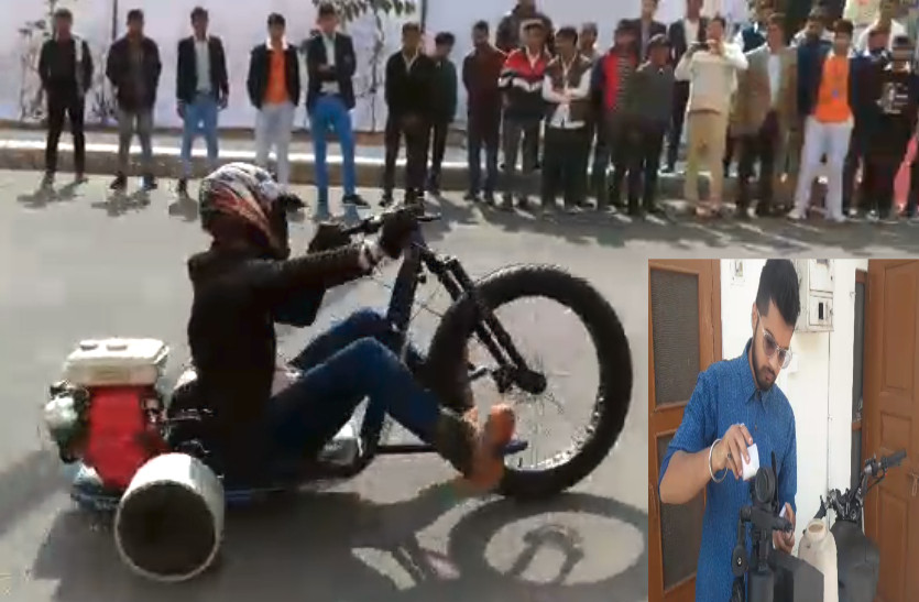 पानी से चलने वाली मोटरसाइकिल इस होनहार ने तीन साल की मेहनत के बाद बनाई पानी से चलने वाली मोटरसाइकिल, एक लीटर पानी में चलती है 35 किलोमीटर