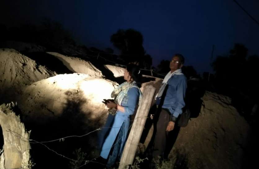 action on sand stores jabalpur रेत के अवैध कारोबार पर मारा छापा