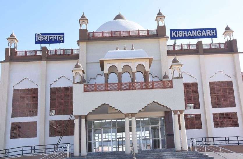 Chanpooling of trains at old railway station पुराने रेलवे स्टेशन पर ट्रेनों की चैनपुलिंग !