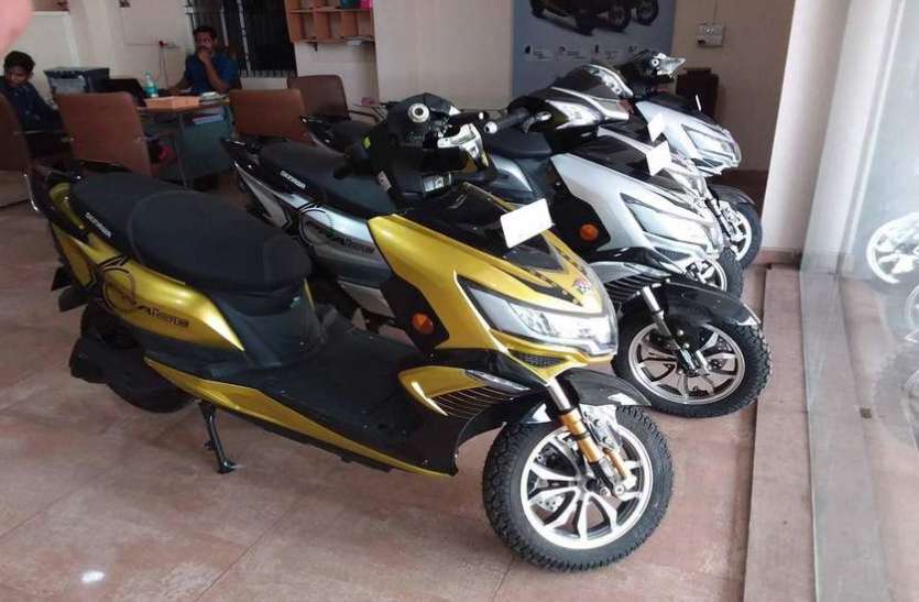 scooter इस स्कूटर को खरीदने पर मिलेगी 26000 की छूट, 25 रूपए में चलता है 180 किमी