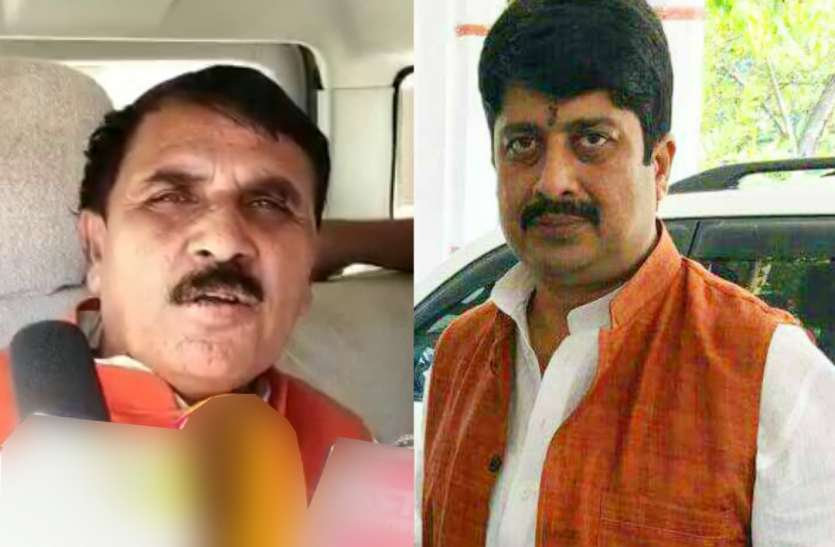 Raja Bhaiya Vinod Sonkar राजा भैया के गढ़ कुंडा में बूथ कैप्चरिंग का आरोप, विरोध करने पर BJP कैंडिडेट को घेरा! डीएम एसप पहुंचे
