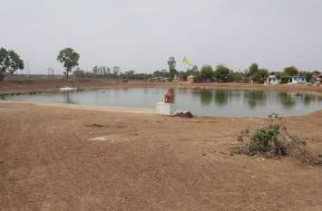 city's overflowing pond overflow, Lokpal and Dharam Sagar still thirst शहर का निरपत सागर तालाब ओवरफ्लो, लोकपाल और धरम सागर अब भी प्यासे, देखने उमड़े लोग