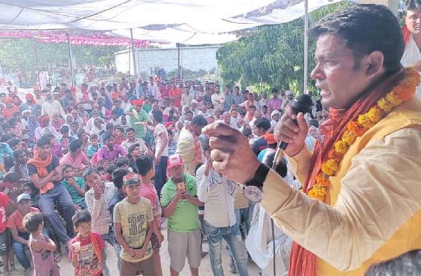 up news भाजपा के नेता सुभाष यदुवंश का बड़ा बयान , 23 मई को अखिलेश यादव संसद नहीं सैफई लौट जायेंगे जीत रहा है निरहुआ