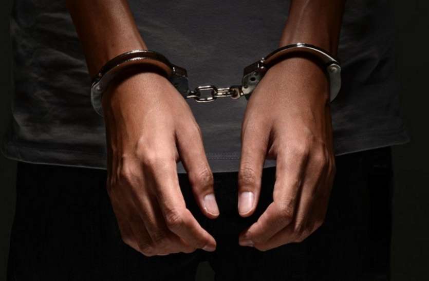 jail पब्लिक प्लेस में नाबालिक को दिया Flying Kiss, मना करने पर माँ - बेटी के साथ किया ये शर्मनाक हरकत