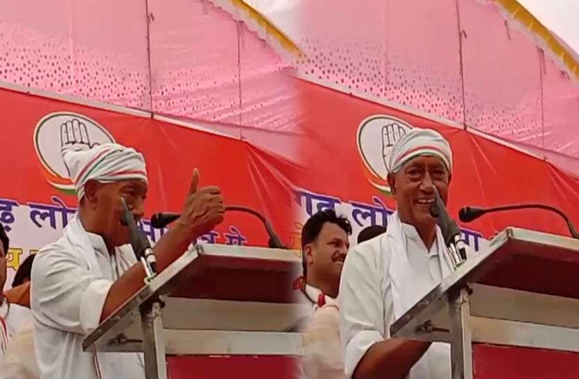 digvijay singh पीएम मोदी को ये क्या बोल गए दिग्विजय, बोलने के बाद किया ऐसा इशारा तो भीड़ से बजने लगी ताली