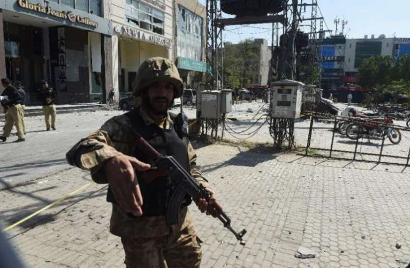 pakistan लाहौर की दरगाह में बम धमाका, आठ लोगों की मौत, पच्चीस घायल
