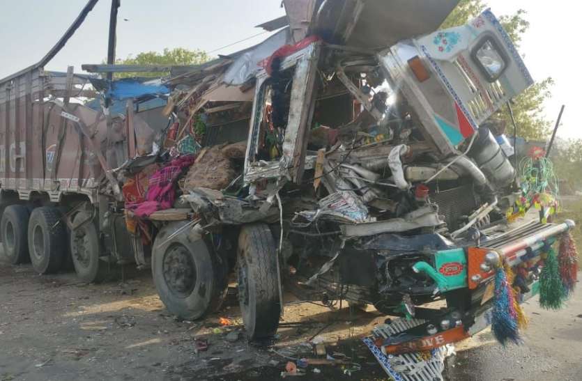 up news ट्रक और डम्पर की आमने- सामने भिडंत, तीन की मौत दो की हालत गंभीर