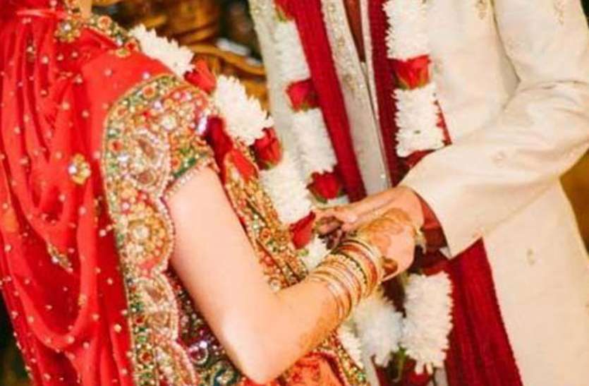 meerut जयमाला के समय दूल्हे की भांजी के अपहरण होने से मच गया हड़कंप, ढूंढ़ने के बजाय पुलिस आपस में उलझ गर्इ