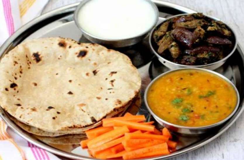 bhojan-thali-tips-1.jpg आईआरसीटीसी ने ट्रेनों में बढ़ाए खाने के दाम शाकाहारी थाली 50 की जगह मिलेगी 80 रुपए में