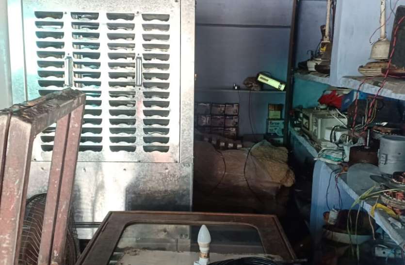 Bikaner- Theft in the shop दुकान के ताले तोड़े ले गए नकदी व सामान