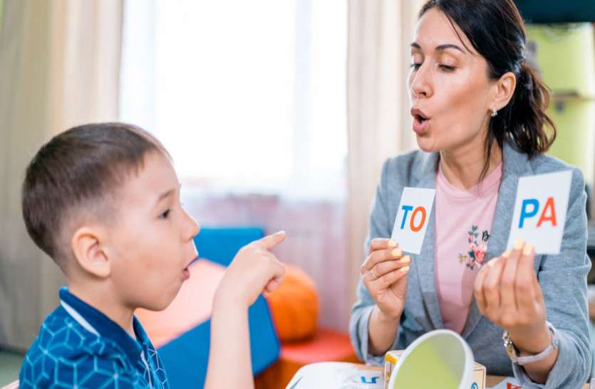child speech स्पीच थैरेपी से ठीक होती भारी या पतली आवाज