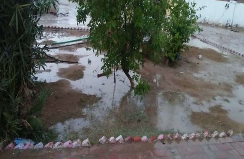 change weather in bikaner बीकानेर में यहाँ बदला मौसम का मिजाज, बारिश के साथ गिरे ओले