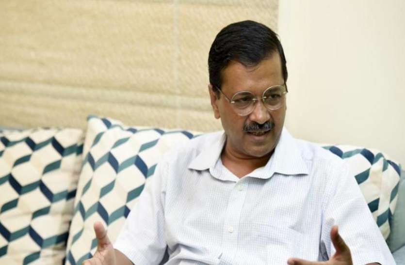 arvind kejriwal पर्चा विवाद: केजरीवाल ने गंभीर को भेजा लीगल नोटिस, कहा- 24 घंटे के अंदर मांगे माफी