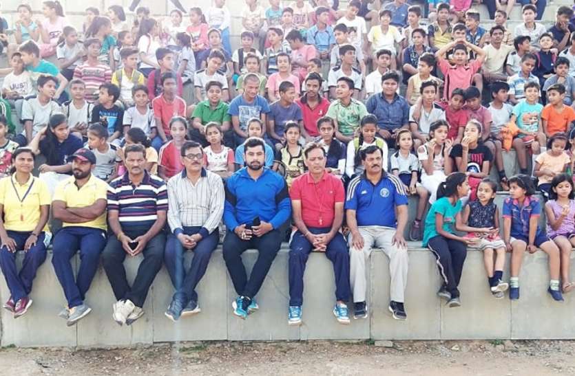 Children receiving special education in different activities डिफरेंट एक्टिविटीज में महारथ हासिल कर रहे बच्चे