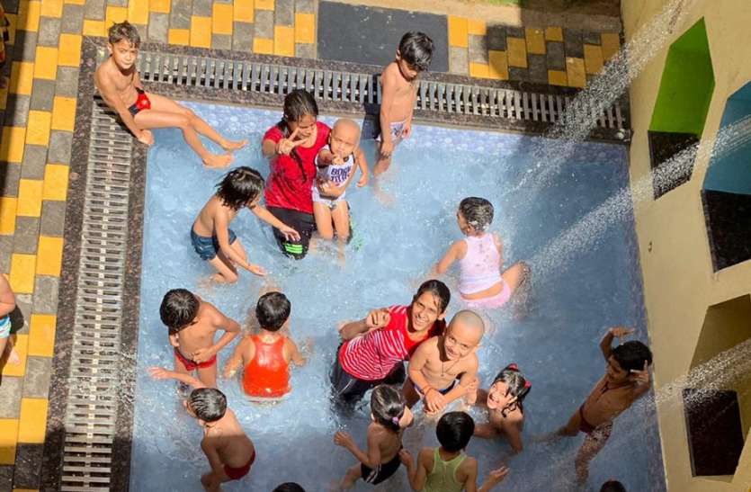 Children are learning every day at the summer camp organized in Gurukulam किड्स ने एंजाय की पूल पार्टी