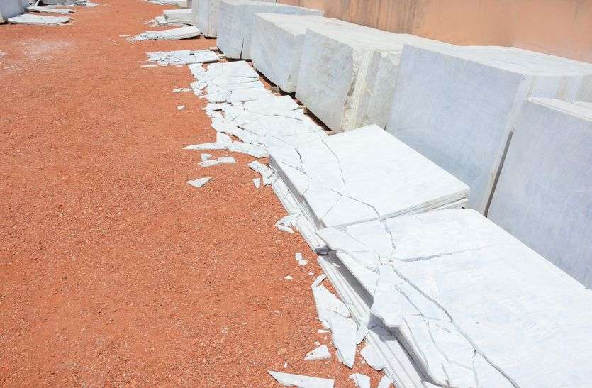 One million marble slips broke दस लाख की मार्बल थप्पियां तोड़ी, मामला दर्ज