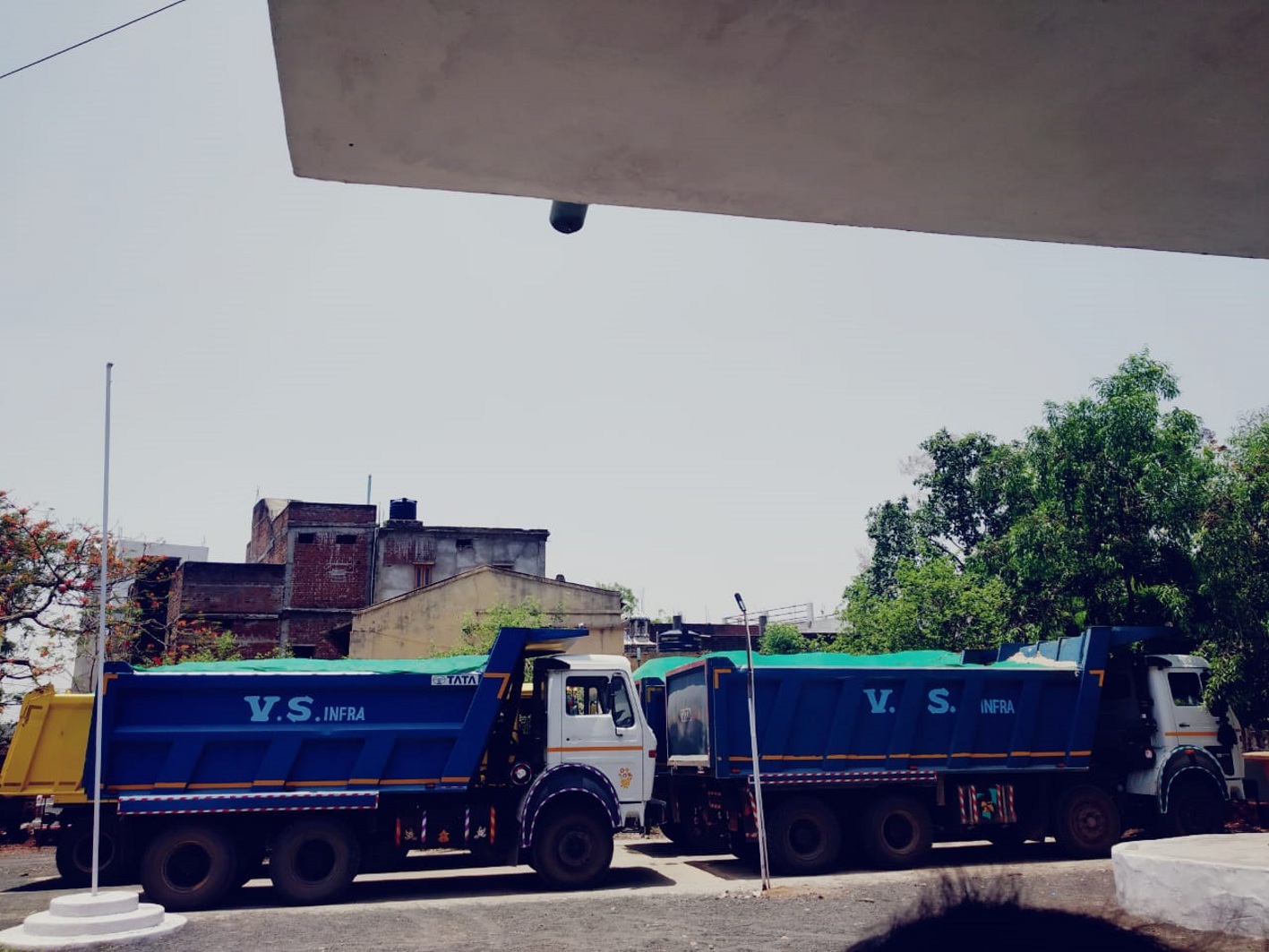 Illegal mining in Balhod, five vehicles caught बल्हौड़ में अवैध खनन, पांच वाहन पकड़ाए