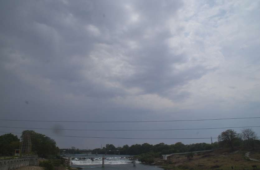 Rewa Current Weather Relieving people after light rain पश्चिमी विक्षोभ से बूंदाबांदी, लुढ़का पारा