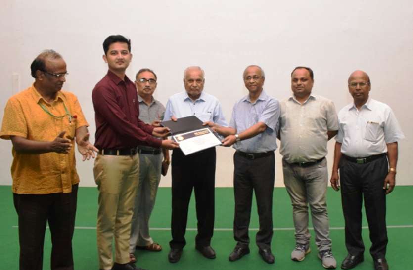 Honored students of AKS अपने रास्ते खुद चुनिए क्योंकि आपको आपसे बेहतर कोई नहीं जानता