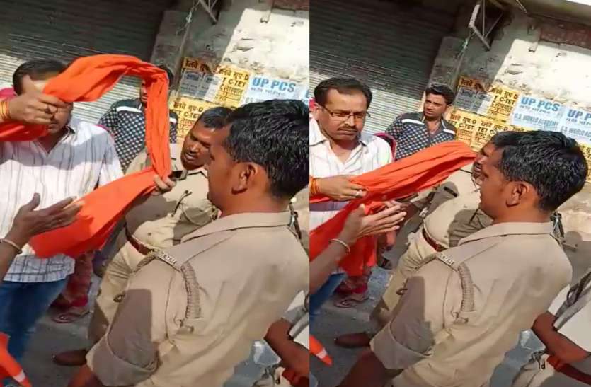Bhagwa वोटिंग के दौरान इंस्पेक्टर ने भाजपाइयों का भगवा गमछा उतरवाया, जमकर हुआ हंगामा
