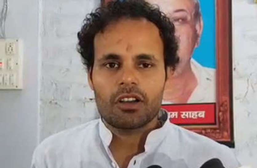 ambedkar nagar छटवें चरण के मतदान में शुरुआती गड़बड़ियों के कारण बसपा प्रत्याशी ने लगाए गंभीर आरोप
