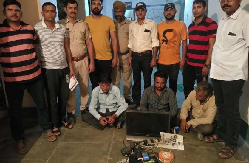 cricket betting, five accused arrested मुक्ता प्रसाद नगर के दो मकानों में चल रहा था सट्टे का खेल, पांच आरोपी पुलिस के हत्थे चढ़े