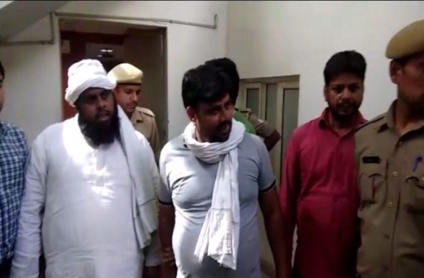 noida अवैध गो तस्करी के आरोप में तीन शख्स को पुलिस ने किया गिरफ्तार