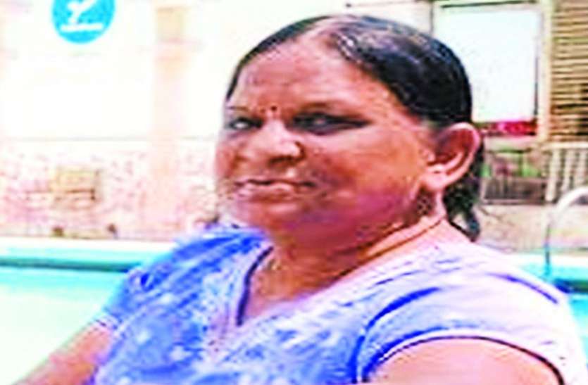 INDORE MOTHER'S DAY : पानी से सोना निकालने वाली इस मां ने शहर की बेटियों को बना दिया हीरा