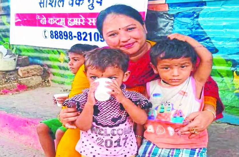 INDORE MOTHER'S DAY : बेटी के नाम पर शुरू किया एनजीओ, बीमारी से पीडि़त र्क बेटियों का कराया इलाज