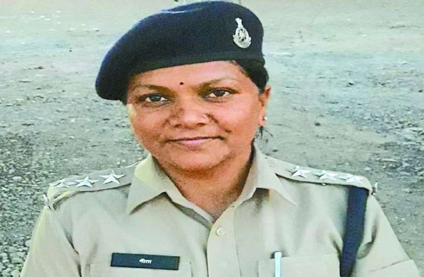 INDORE MOTHER'S DAY : ड्यूटी से हटकर ऐसे मां की भूमिका निभाती हैं ये डीएसपी