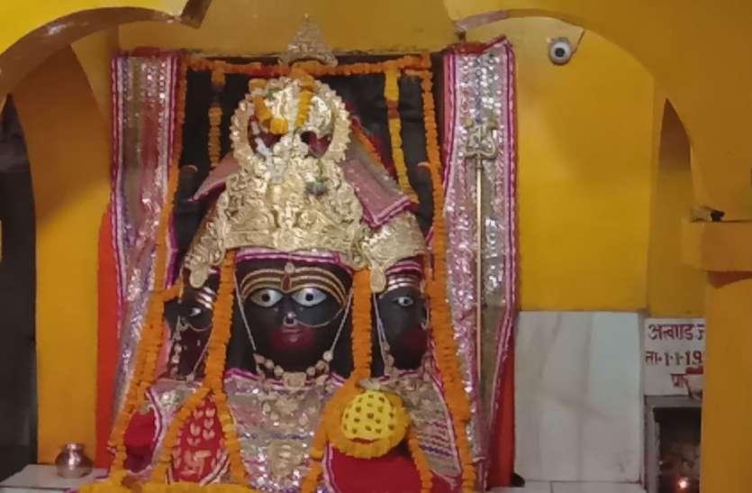 मां त्रिपुर सुंदरी ऐतिहासिक त्रिपुरी सुंदरी मंदिर से सोने के चार और चांदी के सात छत्र चोरी