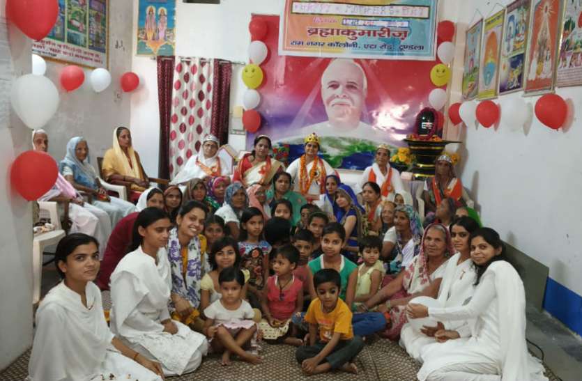 mothers day VIDEO:स्याही खत्म हो गयी “माँ“ लिखते-लिखते, उसके प्यार की दास्तां इतनी लंबी थी, ब्रहृमकुमारी सेवा केन्द्र कुछ इस तरह मना मदर्स डे