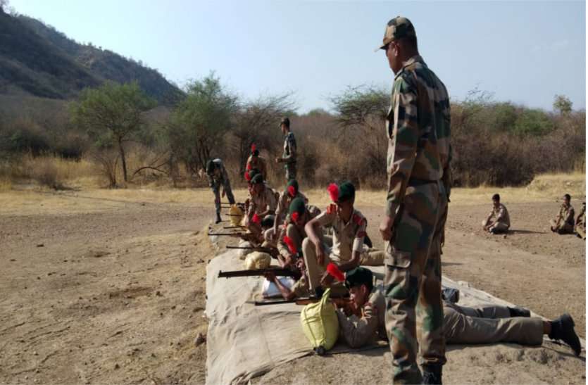 ncc उदयपुर के इस विश्वविद्यालय में एनसीसी के कैडेट्स को दी फायरिंग की ट्रेनिंग