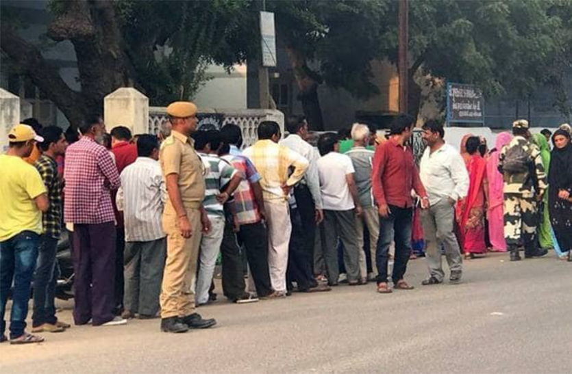 election 2019 Election 2019: दो मतदान केंद्रो पर हंगामा, मंत्री के भाई पर लगा भाजपा एजेंट को धमकाने का आरोप