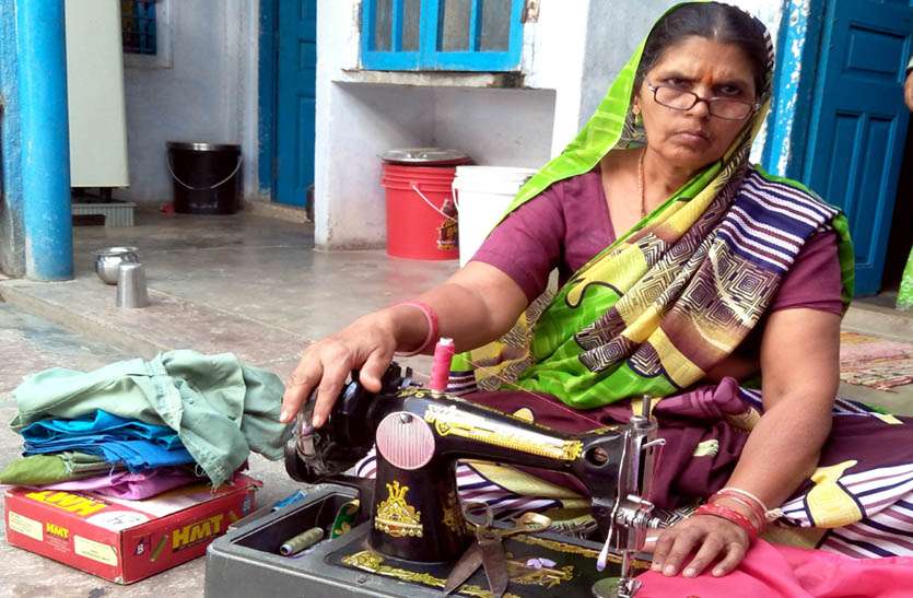 father-s-obligation-with-mother Happy Mother's Day 2019 : बच्चों की ढाल बन ललिता ने संवारी जिदंगी, पति की मौत से संघर्ष में बदल गई जिम्मेदारियां